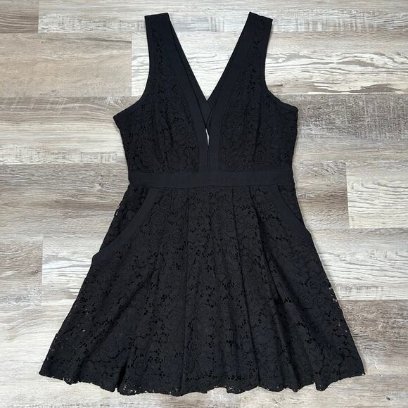 Free People Black Lace Mini Dress with Cutout Back and Sleeveless Fit Small - Picture 1 of 6